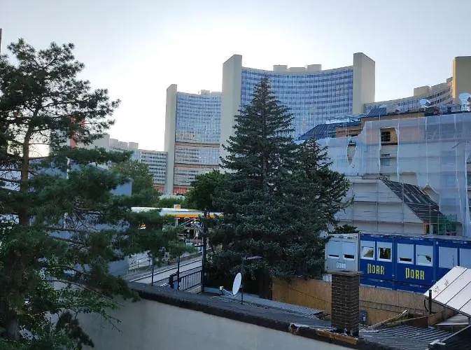 Luxurioeses Penthouse Mit Blick Auf Uno-city Und Dem Kaiserwasser. 3schlafzimmer, 2 Baeder, Privat Lift Ins Vídeň