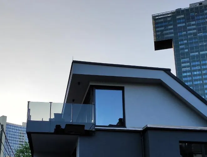 Luxurioeses Penthouse Mit Blick Auf Uno-city Und Dem Kaiserwasser. 3schlafzimmer, 2 Baeder, Privat Lift Ins Apartmán