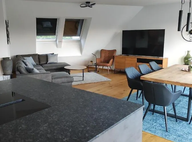 Apartmán Luxurioeses Penthouse Mit Blick Auf Uno-city Und Dem Kaiserwasser. 3schlafzimmer, 2 Baeder, Privat Lift Ins