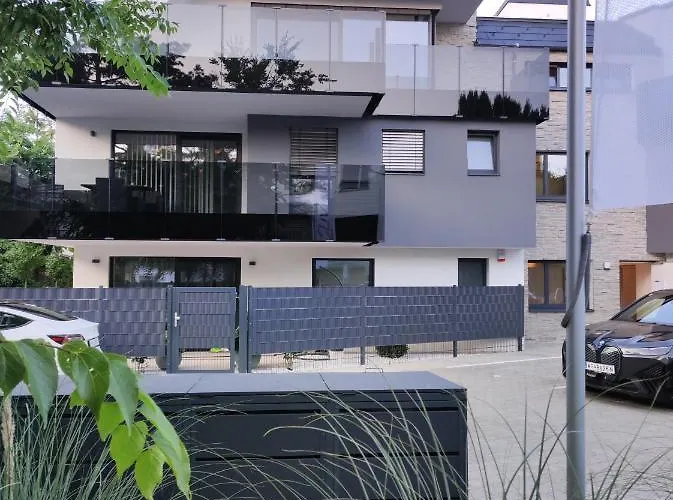 Luxurioeses Penthouse Mit Blick Auf Uno-city Und Dem Kaiserwasser. 3schlafzimmer, 2 Baeder, Privat Lift Ins Apartmán Vídeň