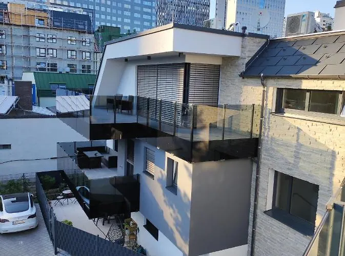 Apartmán Luxurioeses Penthouse Mit Blick Auf Uno-city Und Dem Kaiserwasser. 3schlafzimmer, 2 Baeder, Privat Lift Ins *