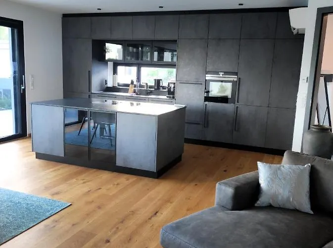 Luxurioeses Penthouse Mit Blick Auf Uno-city Und Dem Kaiserwasser. 3schlafzimmer, 2 Baeder, Privat Lift Ins Apartmán *