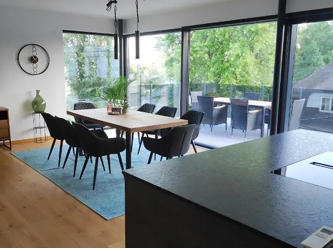 Apartmán Luxurioeses Penthouse Mit Blick Auf Uno-city Und Dem Kaiserwasser. 3schlafzimmer, 2 Baeder, Privat Lift Ins