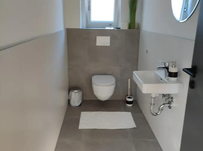 Apartmán Luxurioeses Penthouse Mit Blick Auf Uno-city Und Dem Kaiserwasser. 3schlafzimmer, 2 Baeder, Privat Lift Ins *