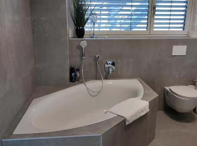Luxurioeses Penthouse Mit Blick Auf Uno-city Und Dem Kaiserwasser. 3schlafzimmer, 2 Baeder, Privat Lift Ins * Vídeň