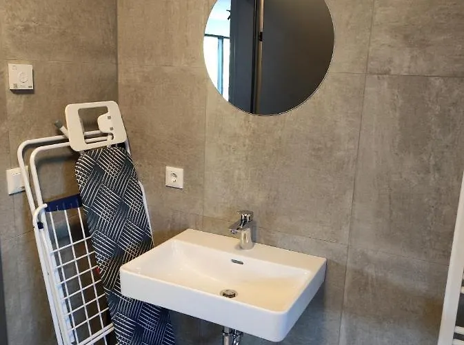 Luxurioeses Penthouse Mit Blick Auf Uno-city Und Dem Kaiserwasser. 3schlafzimmer, 2 Baeder, Privat Lift Ins Apartmán Vídeň