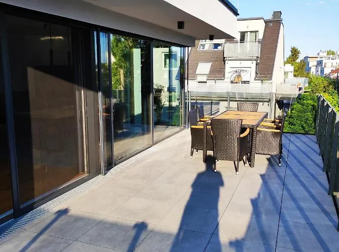Luxurioeses Penthouse Mit Blick Auf Uno-city Und Dem Kaiserwasser. 3schlafzimmer, 2 Baeder, Privat Lift Ins Apartmán Vídeň