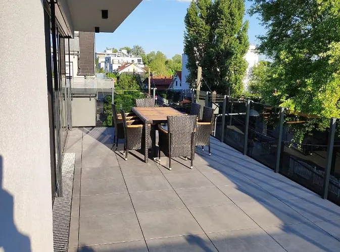 Luxurioeses Penthouse Mit Blick Auf Uno-city Und Dem Kaiserwasser. 3schlafzimmer, 2 Baeder, Privat Lift Ins * Vídeň