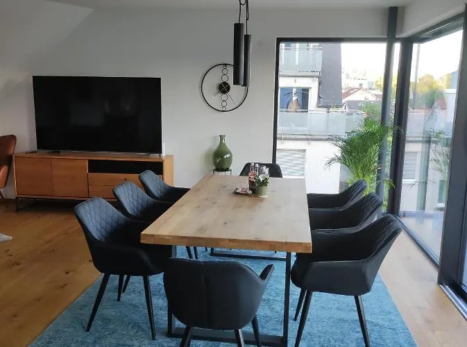 Luxurioeses Penthouse Mit Blick Auf Uno-city Und Dem Kaiserwasser. 3schlafzimmer, 2 Baeder, Privat Lift Ins Apartmán Vídeň