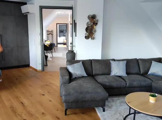 Apartmán Luxurioeses Penthouse Mit Blick Auf Uno-city Und Dem Kaiserwasser. 3schlafzimmer, 2 Baeder, Privat Lift Ins