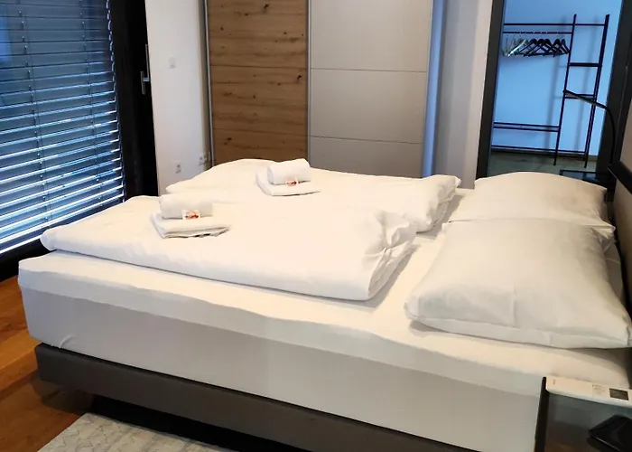 Luxurioeses Penthouse Mit Blick Auf Uno-city Und Dem Kaiserwasser. 3schlafzimmer, 2 Baeder, Privat Lift Ins Apartmán Vídeň