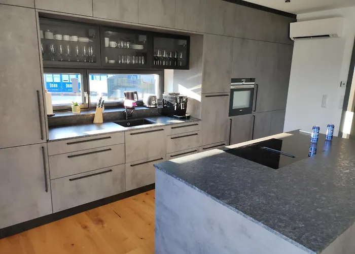 Apartmán Luxurioeses Penthouse Mit Blick Auf Uno-city Und Dem Kaiserwasser. 3schlafzimmer, 2 Baeder, Privat Lift Ins